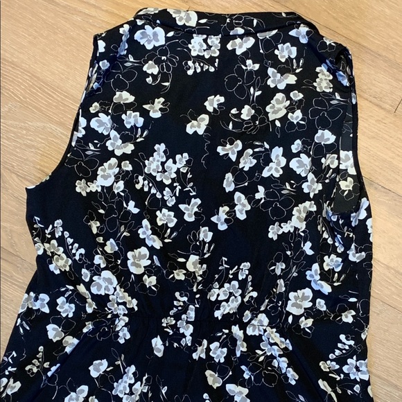 Rolled Neck Sleeveless Blouse - Picture 2 of 5